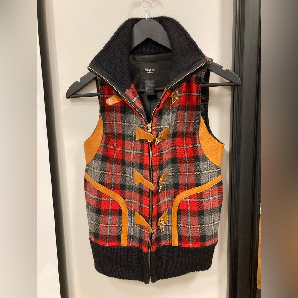 Veste sans manche avec attache de cuir